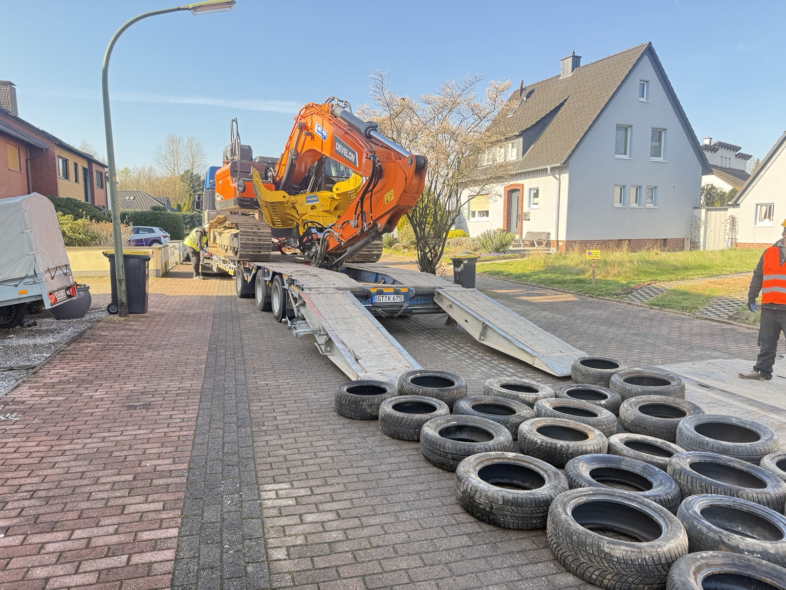 Bagger bei Rückbauarbeiten auf einer Baustelle in Lünen